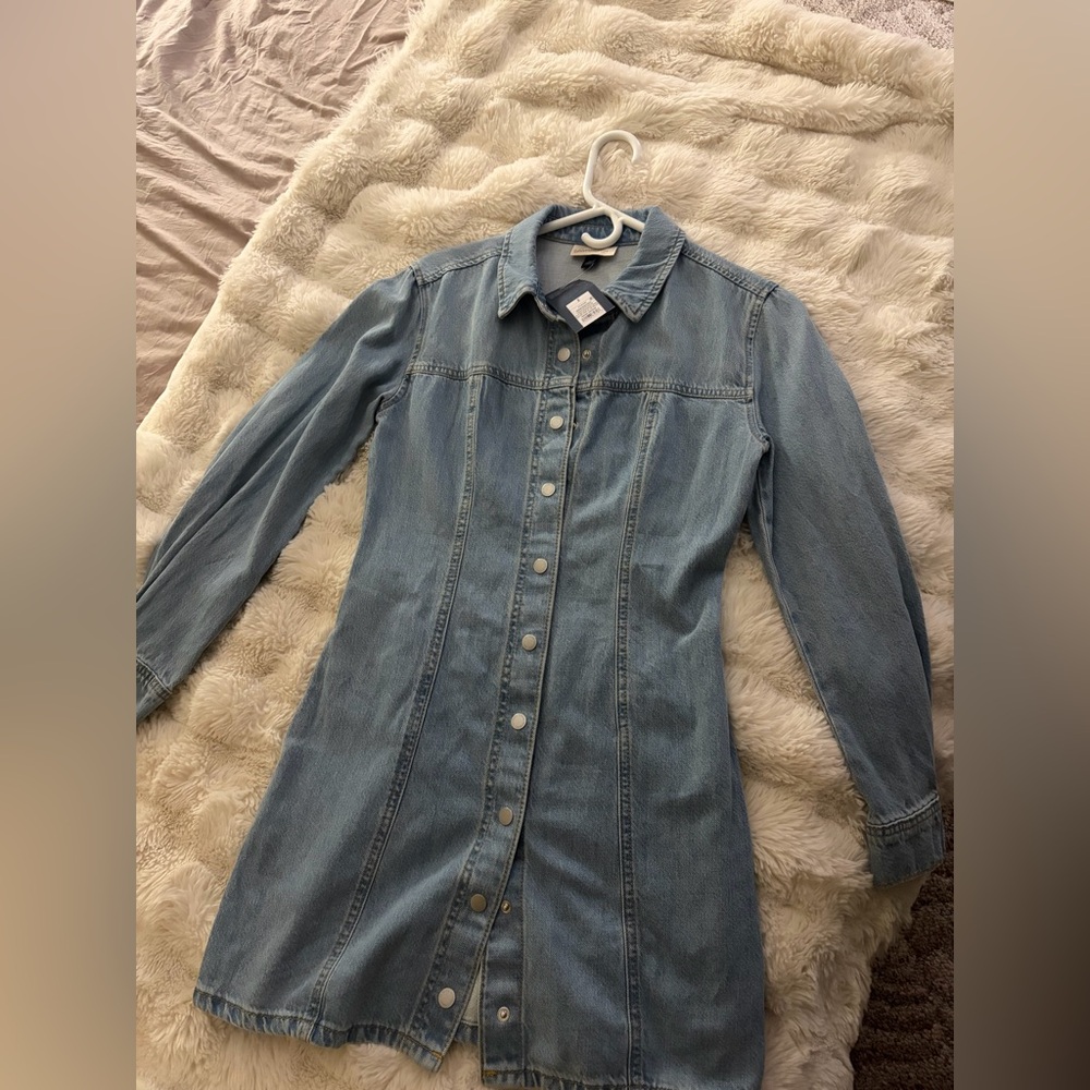 Perfect fall dress, denim long sleeve dress.